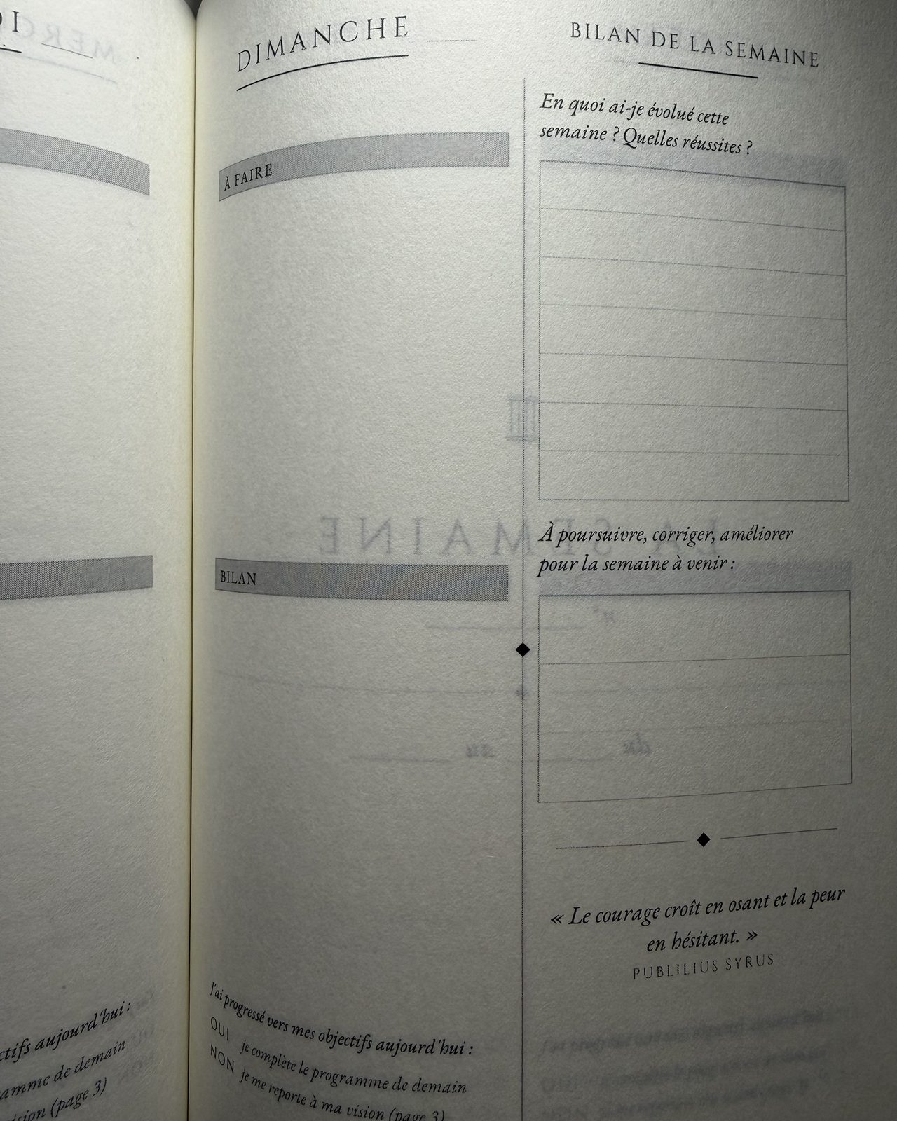 Pages intérieures du Carnet d'évolution : une page du jour et le bilan de la semaine